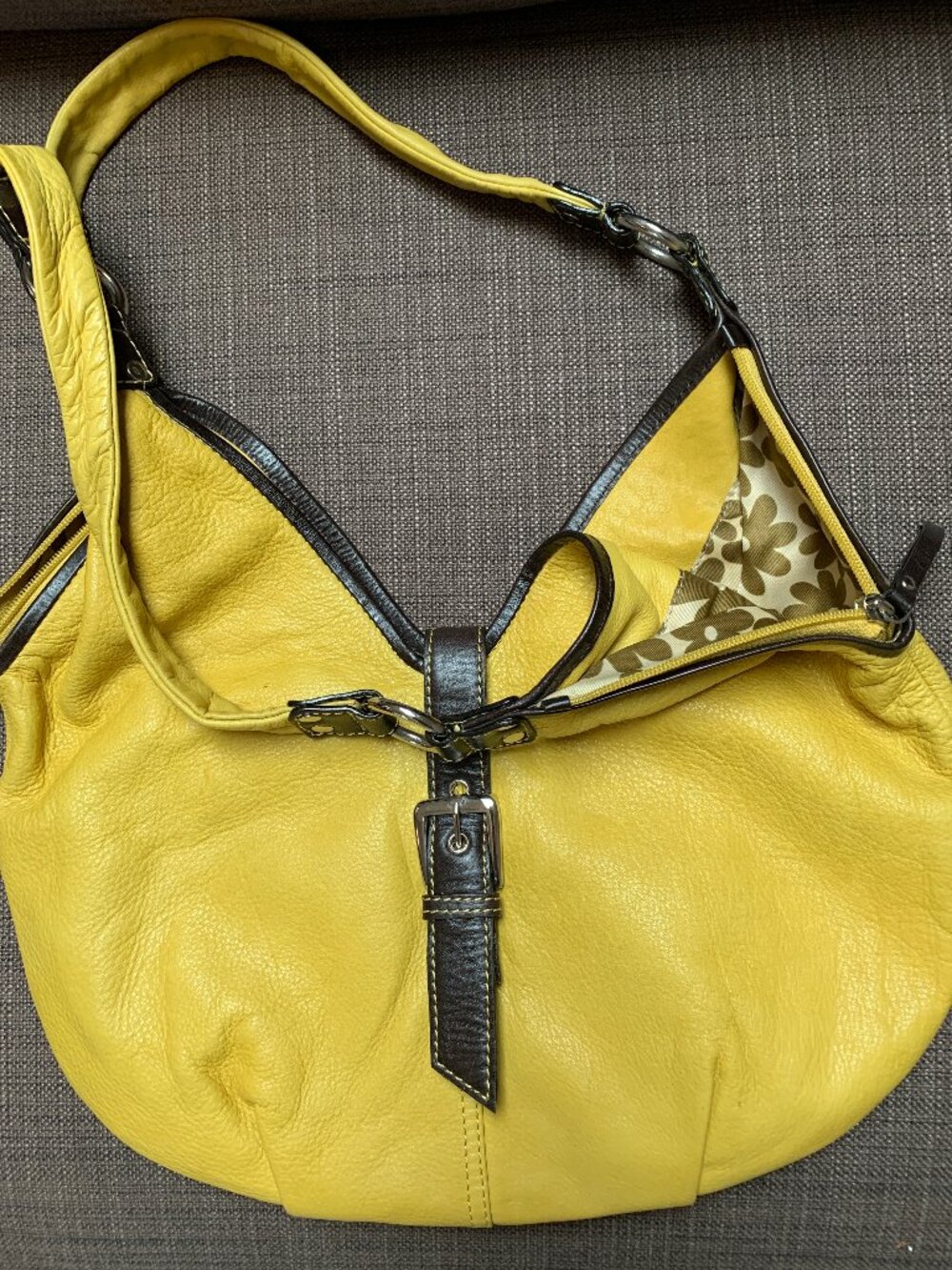 Vintage Y2K Nino Bossi Yellow Pebbled Leather Shoulder bag with floral interior